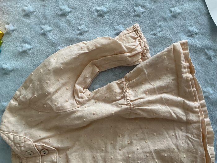 blouse manches longues beige ouverture totale au dos 9 mois kitchoun - photo numéro 6