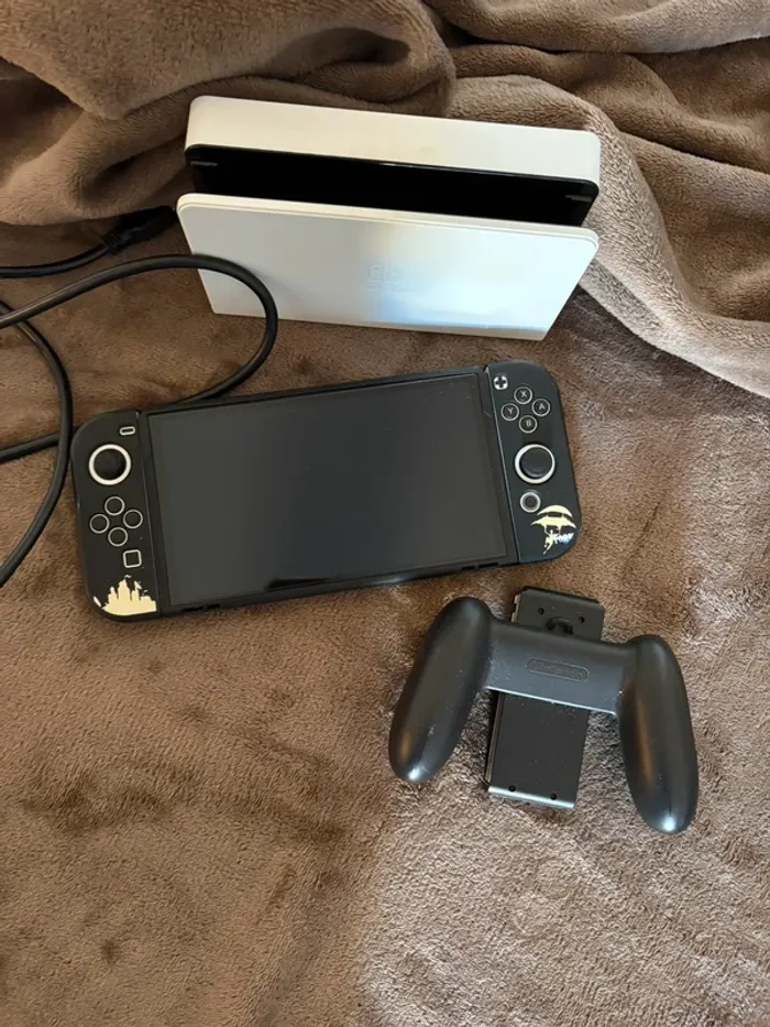 Console Nintendo Switch Oled en très bon état - photo numéro 9