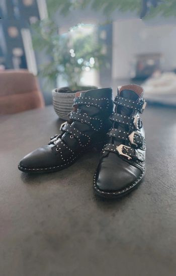 Bottines boucles et clous cuir noir Jessica Buurman