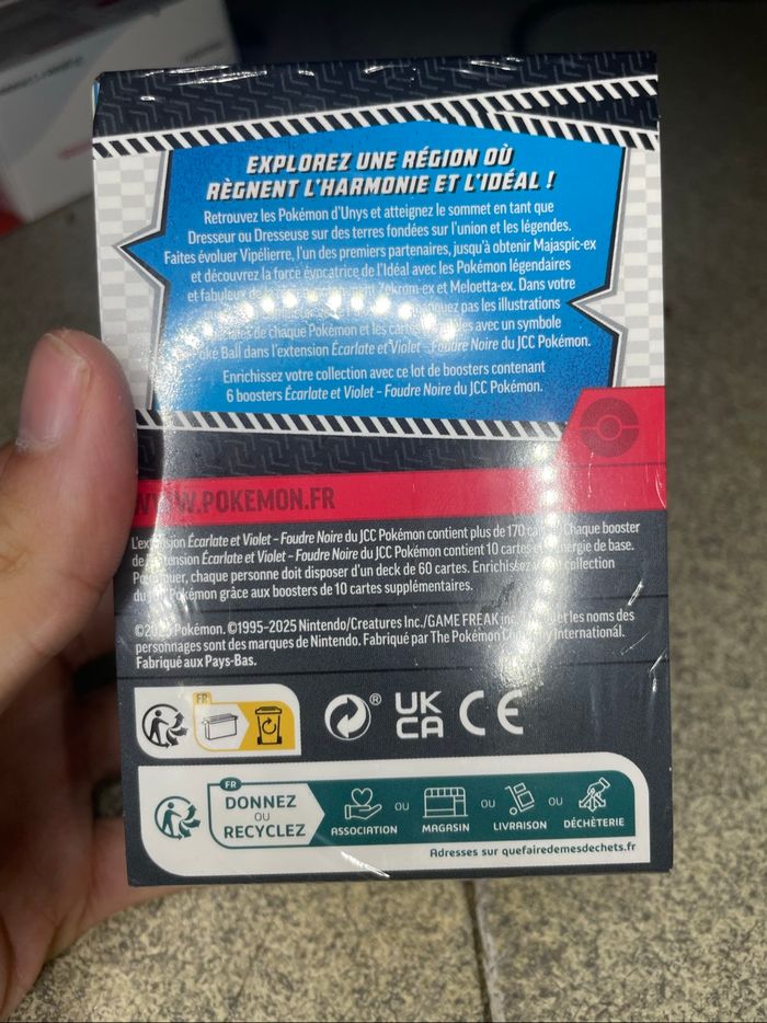 Bundle Pokémon evo 10.5 : Foudre noir scellé neuf - photo numéro 3