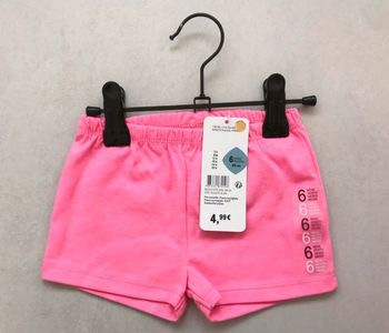 Short rose 6 mois neuf  prix ferme