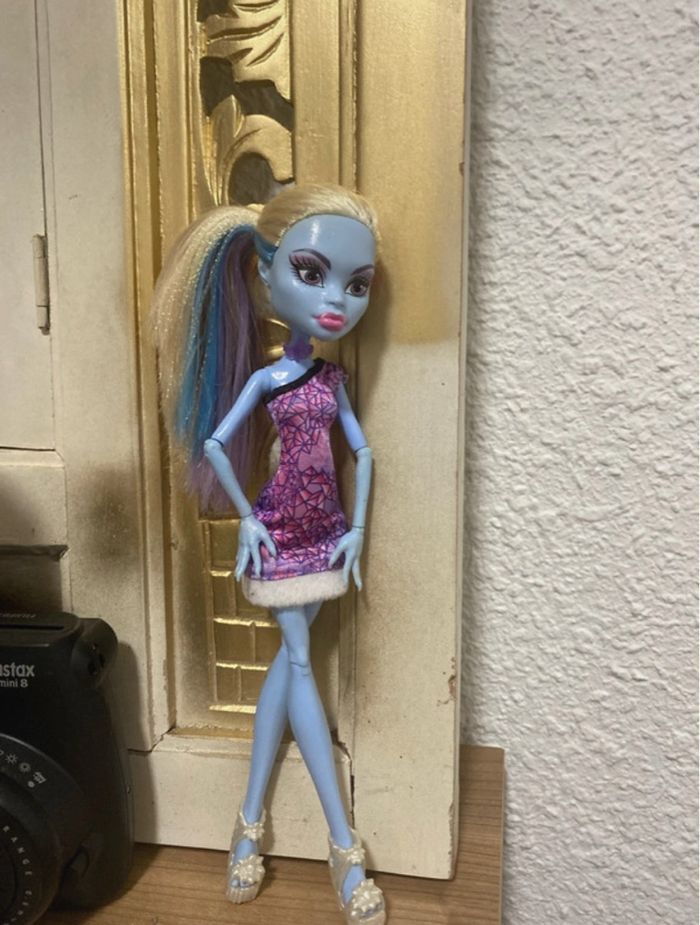 Abbey Bominable - Scaris - photo numéro 2