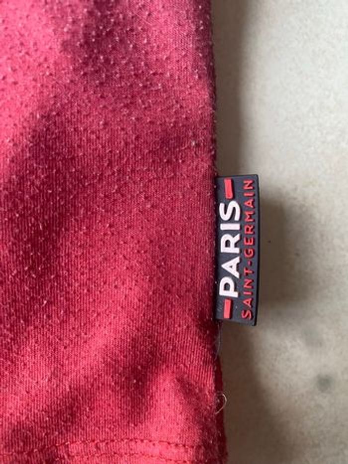 T-shirt du PSG Paris Saint Germain en taille 8 ans - photo numéro 5