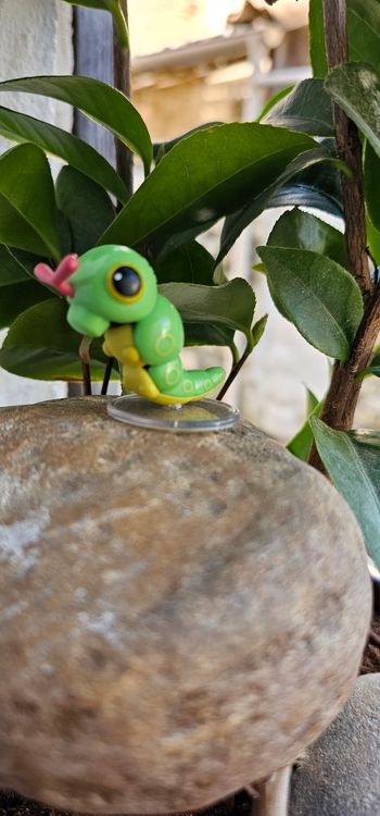 Super figurine Pokemon Nintendo Chenipan 