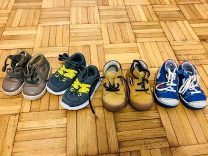 4 paires de chaussures bébé taille 19-20