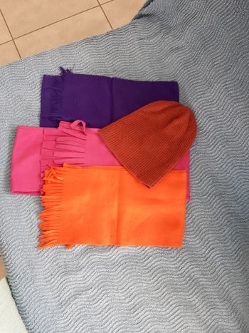 Écharpes et bonnet femme