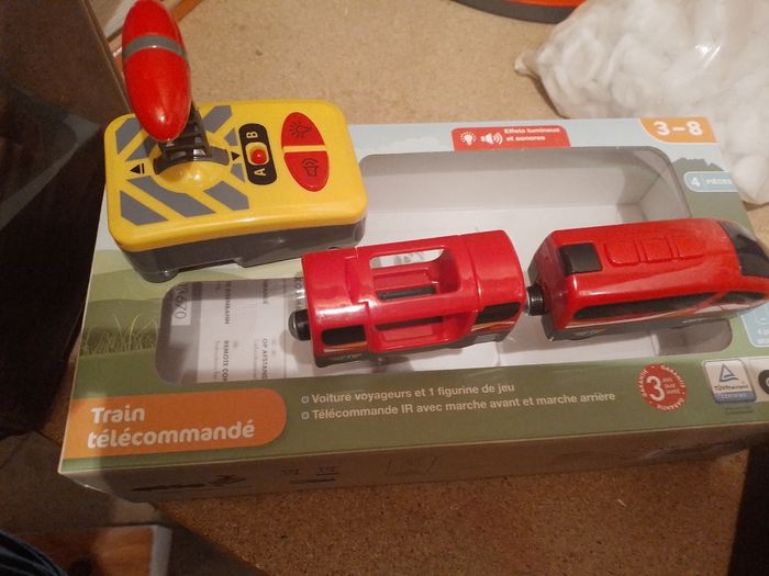 Train télécommandé et rails