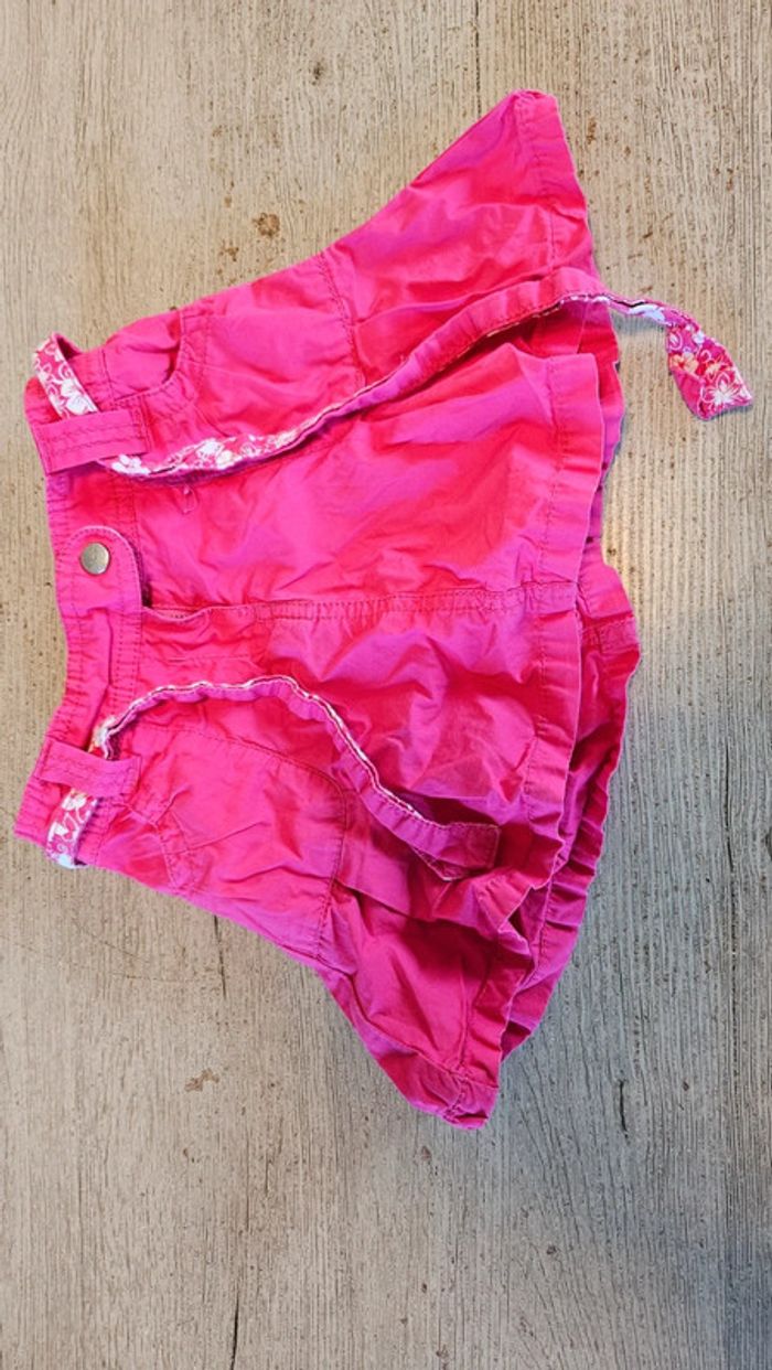 Jupe courte fushia avec ceinture fushia et blanche, - photo numéro 3