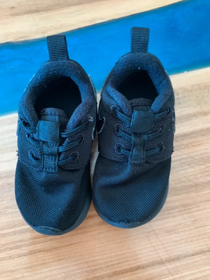 Basket Nike taille 19,5 - photo numéro 2