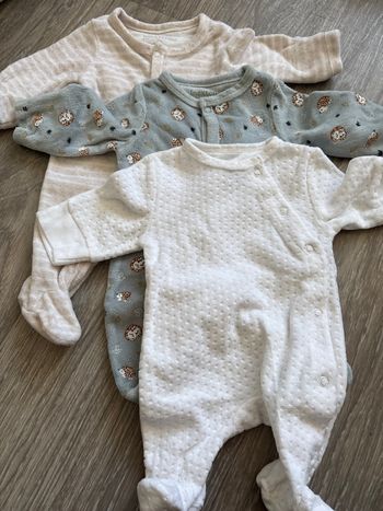 Lot de 3 pyjama de taille naissance