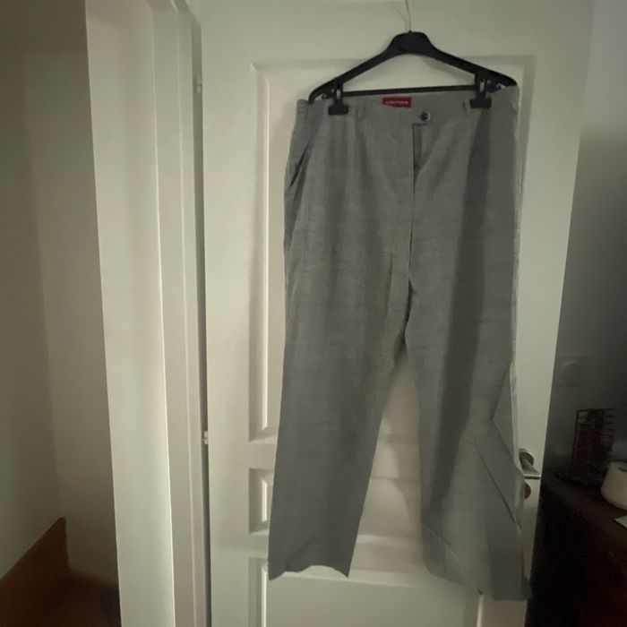 Lot de quatre pantalons