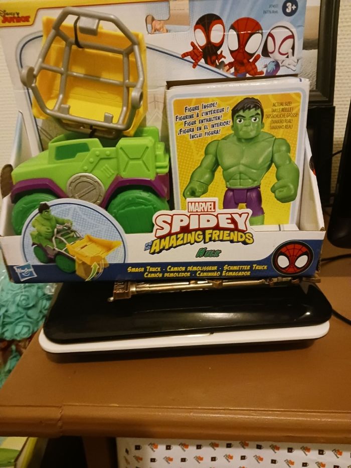 Voiture + figurine hulk