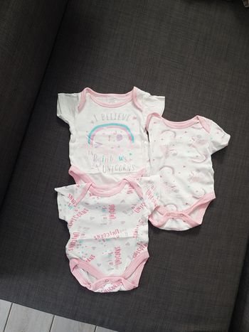 Lot 3 bodys manches courtes licorne