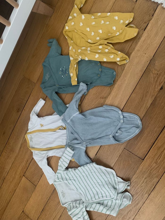 Lot de 14 articles taille 1 mois