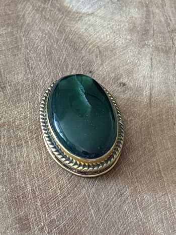 Cabochon jade