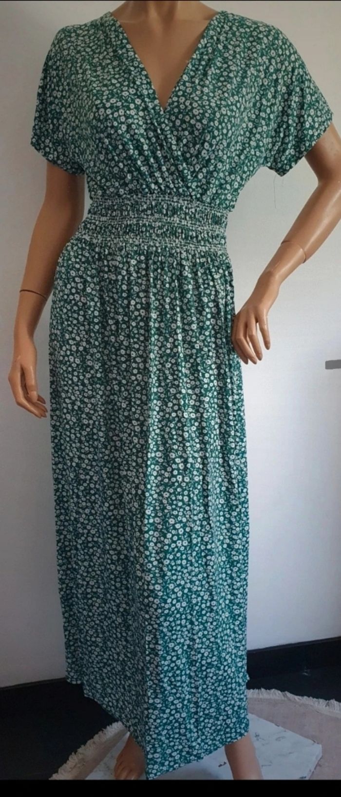 Robe magique neuve taille unique Convient jusqu au 52