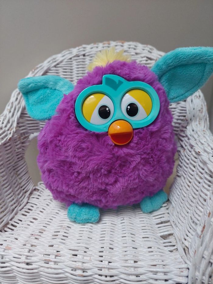 Hasbro - peluche furby violet