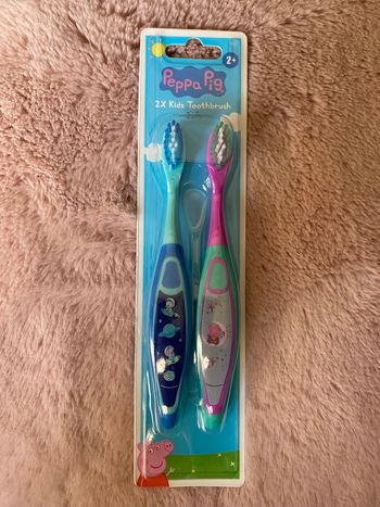 Lot de brosses à dents 2  ans et + neuves