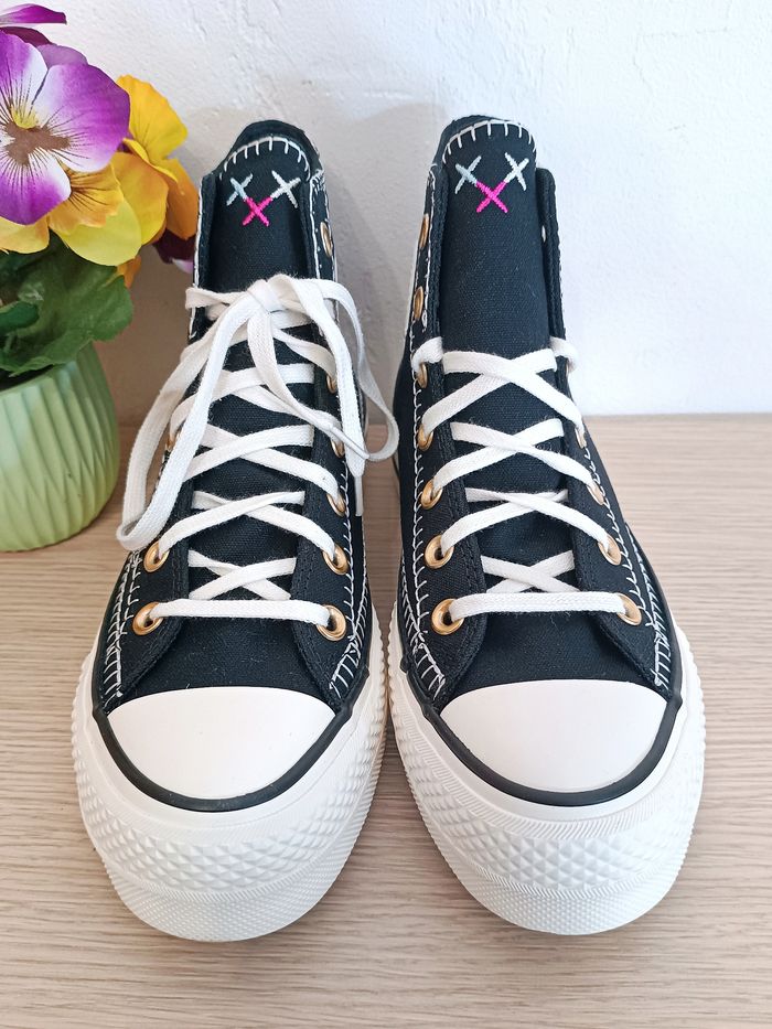 Converse plateforme et broderies - photo numéro 2