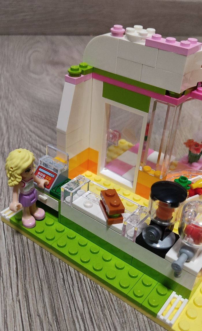 LEGO Friends 
Le bar à smoothie - photo numéro 4