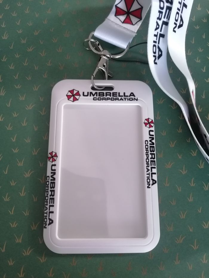 porte carte Resident Evil Umbrella Blanc - photo numéro 3