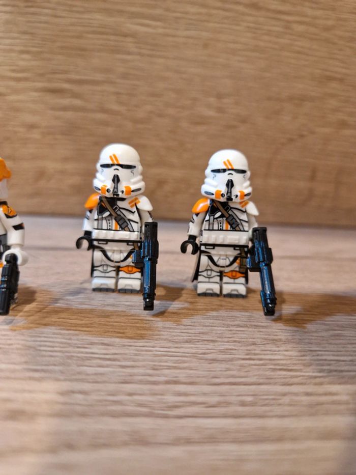 Figurines type lego Commandant Clones Cody + 4 clones de la 212ème star wars - photo numéro 4