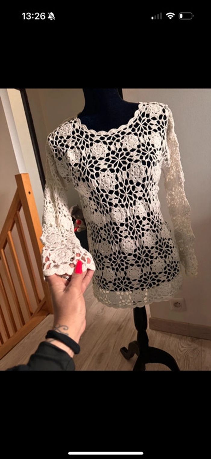 Très joli haut à trou - photo numéro 3