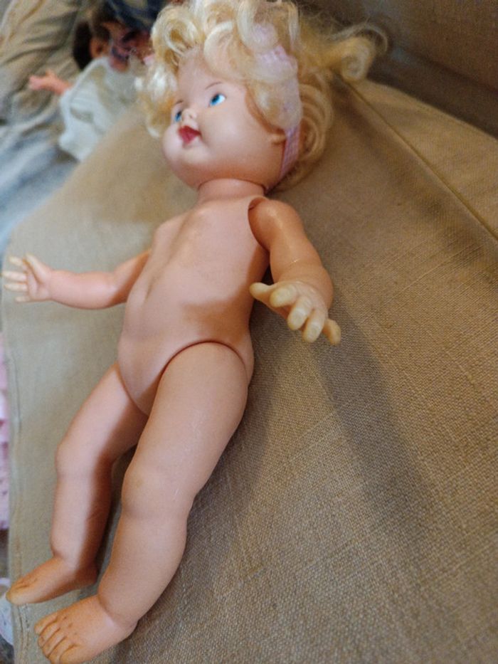 Poupée doll ari ancienne blonde blond hair cheveux bouclé yeux bleu blue tricot vichy rose pink - photo numéro 11