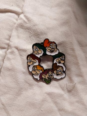 Pins Disney les 7 nains