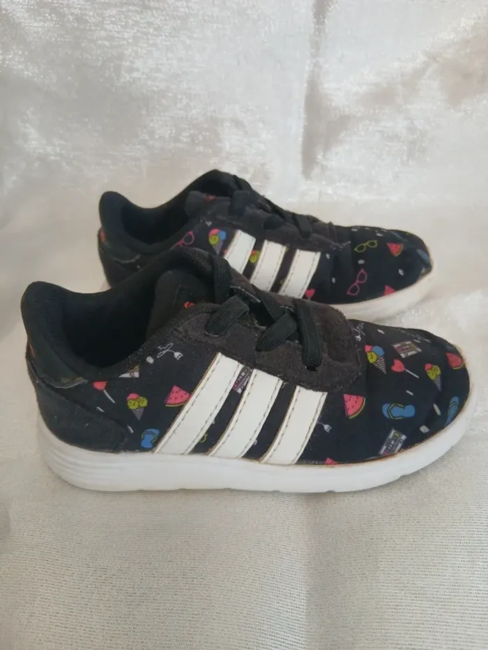 Baskets Adidas souples pointure 25