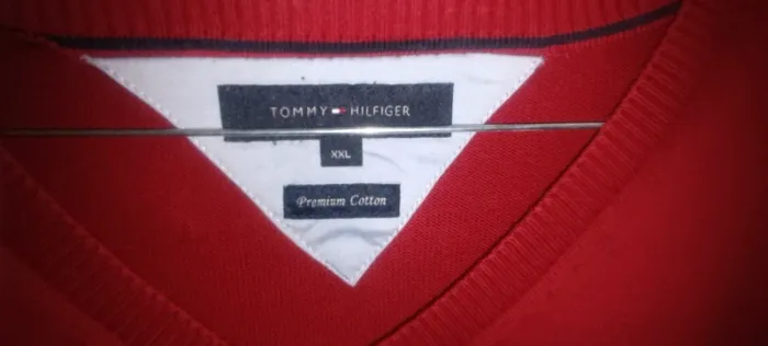 Pull-over rouge col v Tommy Hilfiger - photo numéro 2