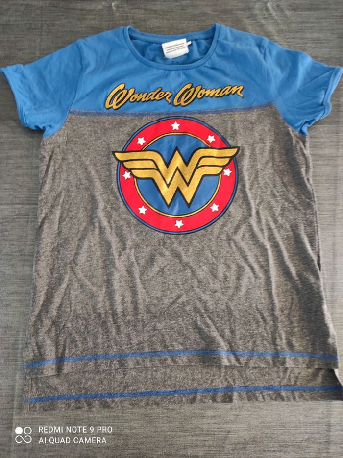 Tee shirt Wonder Woman taille 12 ans