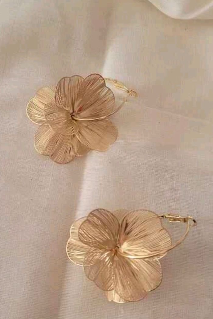 Boucle d'oreille pendante fleur artificielle - photo numéro 2