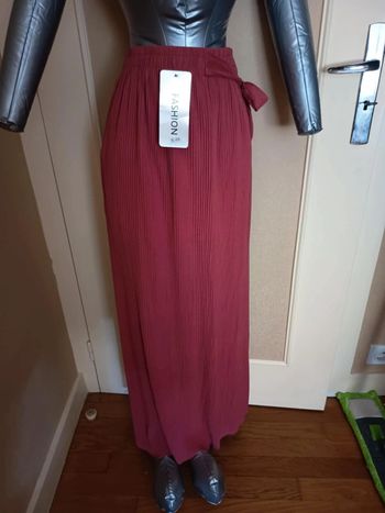Jupe très longue. Marque fashion. (A30)