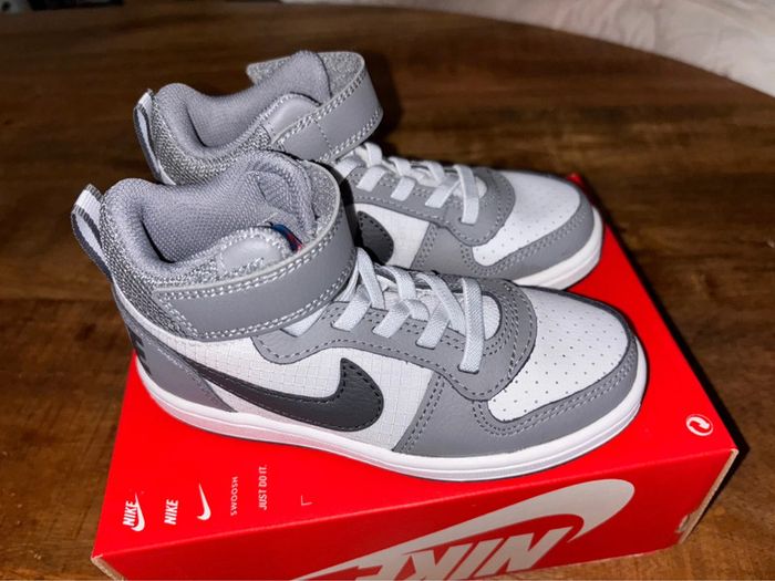 Baskets Nike P.27,5 Neuves - photo numéro 2