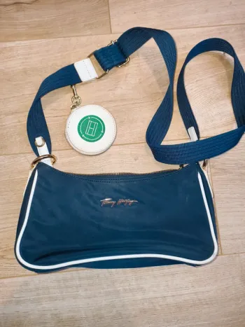 Sac à bandoulière Tommy Hilfiger excellent état bleu marine