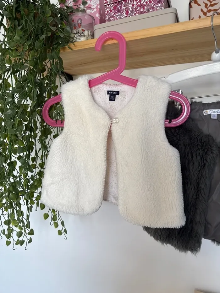 Lot 2 gilet sans manches 18mois - photo numéro 2
