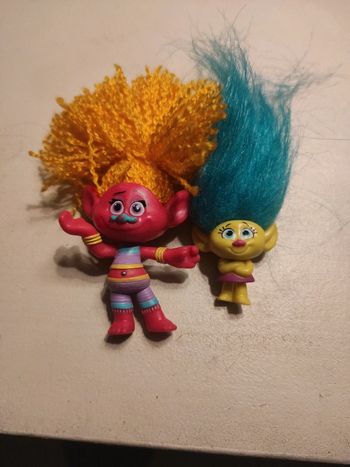 Lot de deux poupées les trolls