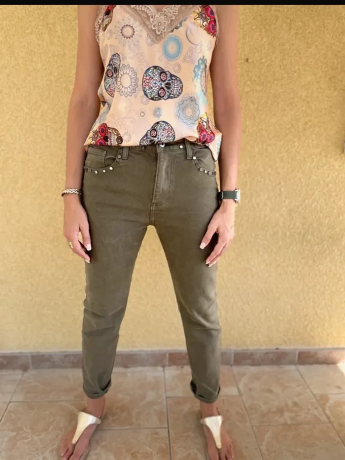 Jean vert kaki taille 38 ou M