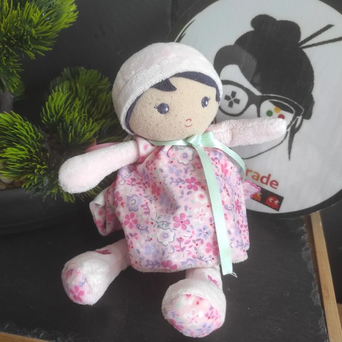 Doudou poupée rose mauve fleurs Violet Fille Enfant Robe Noeud Vert Ruban KALOO
