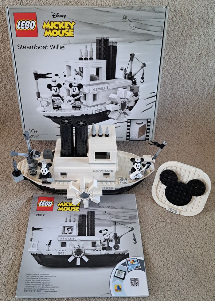 Lego Ideas set 21317 Steamboat Willie (Disney Mickey Mouse)