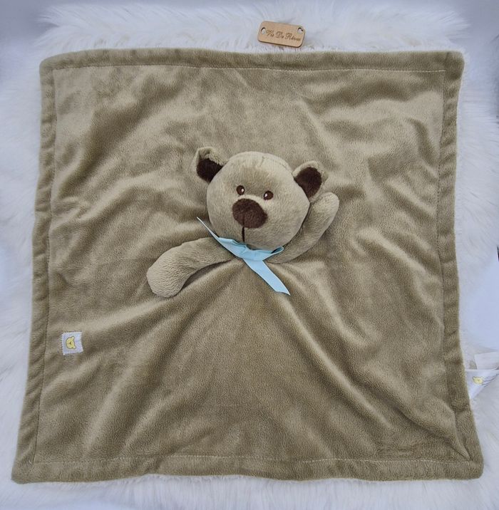 Grand doudou plat Carré Ours Beige Bleu Piccolo Bambino