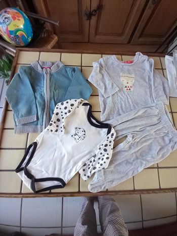 Lot vêtements 12 mois
