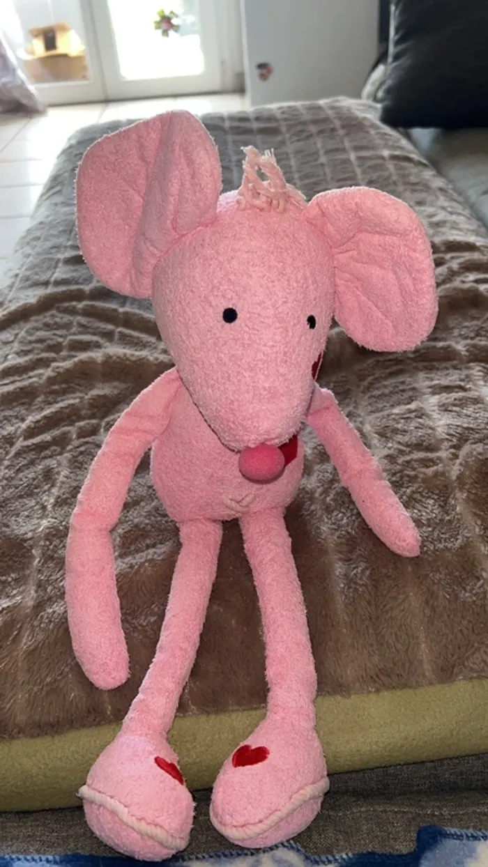 Peluche souris rose cœur rouge
