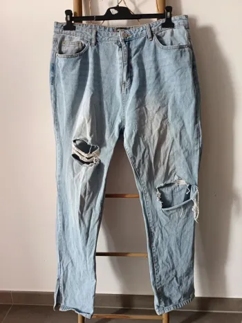Jean taille haute troué