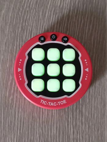 Jeu de morpion électronique rouge