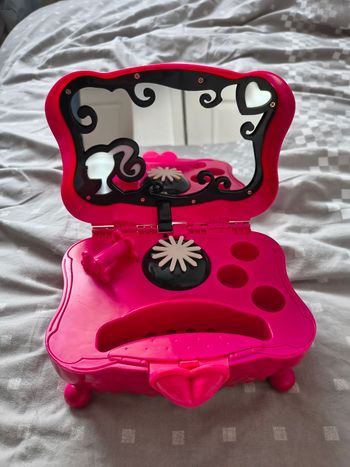 Barbie Glamtastic magic manucure bar - Coffre sonore et lumineux - Mattel