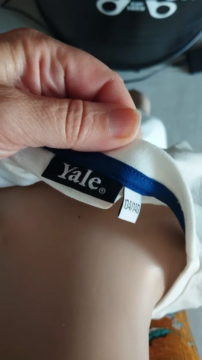 Tee-shirt crème avec écritures bleu taille 134/140 cm - photo numéro 4