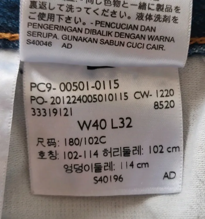 Jean Levi's bleu Taille 52 FR raccourci en L30 - photo numéro 8