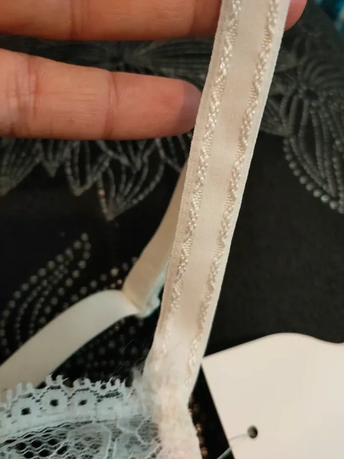 Très joli Soutien gorge dentelle Hechter 85B - photo numéro 11